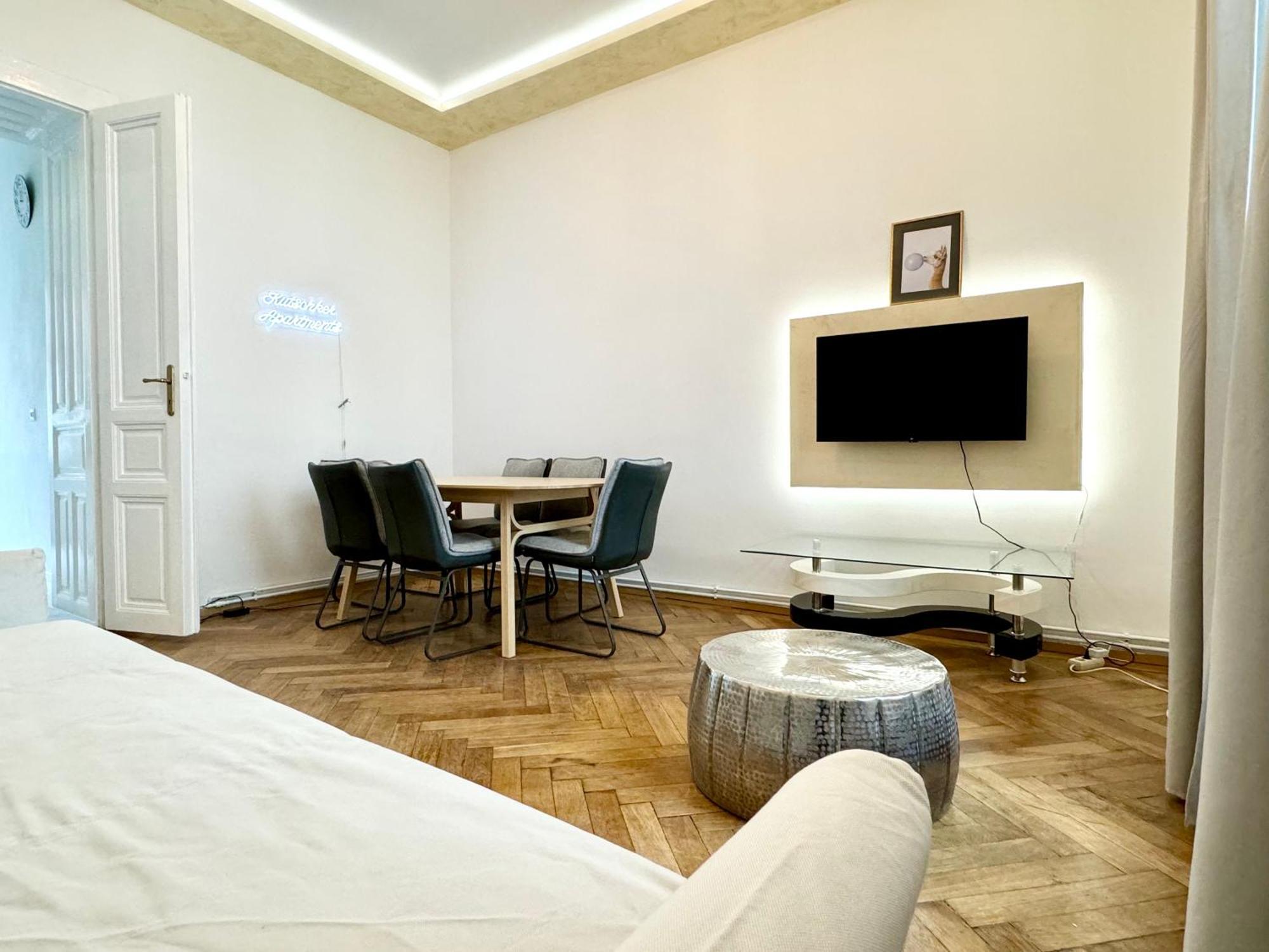 Luxury At Famous Kutschkermarkt Wenen