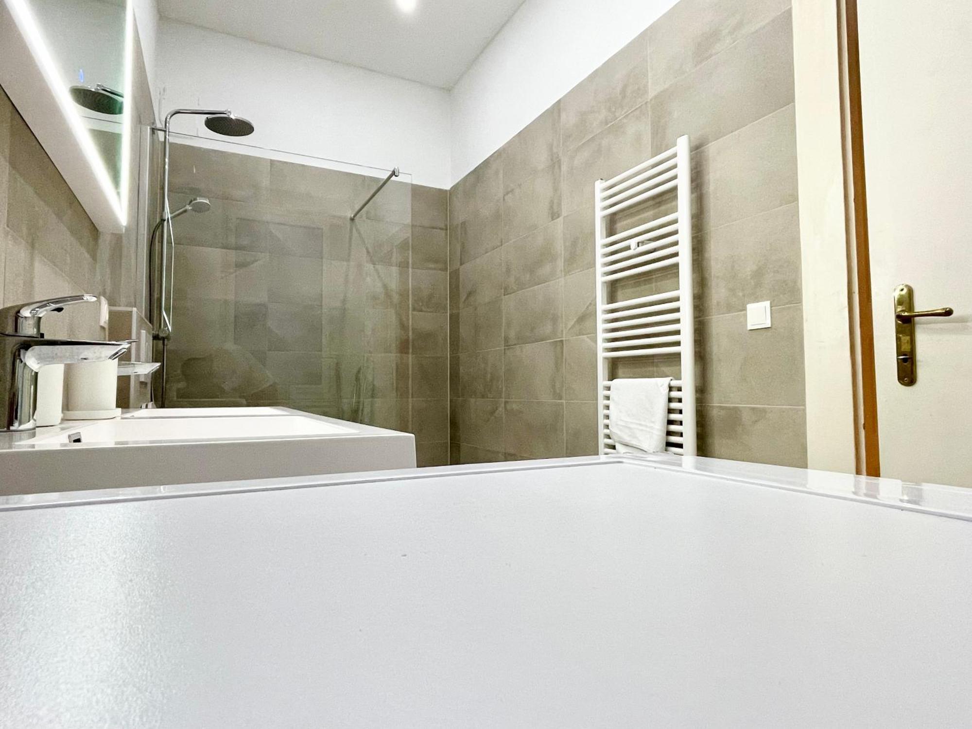 Luxury At Famous Kutschkermarkt Appartement *